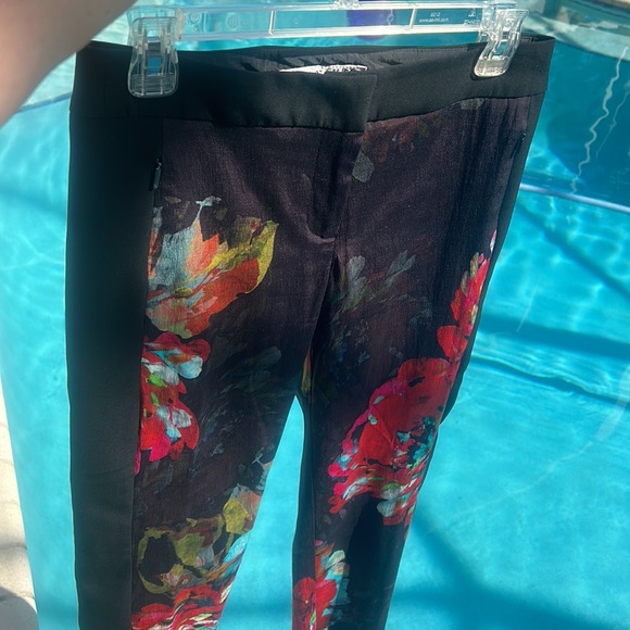 Trina Turk Fully Lined Black Floral Designer Pants Stretchy sz 2 Ankle Crop EUC - Picture 17 of 17